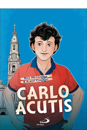 Una simpática ilustración del joven Carlo. Al fondo una bonita torre-campanario de una iglesia con un reloj. todo sobre un paño azul intenso. Carlo viste un polo rojo con cuellos azules marinos así como el ribete de su manga corta. Los brazo en jarra.